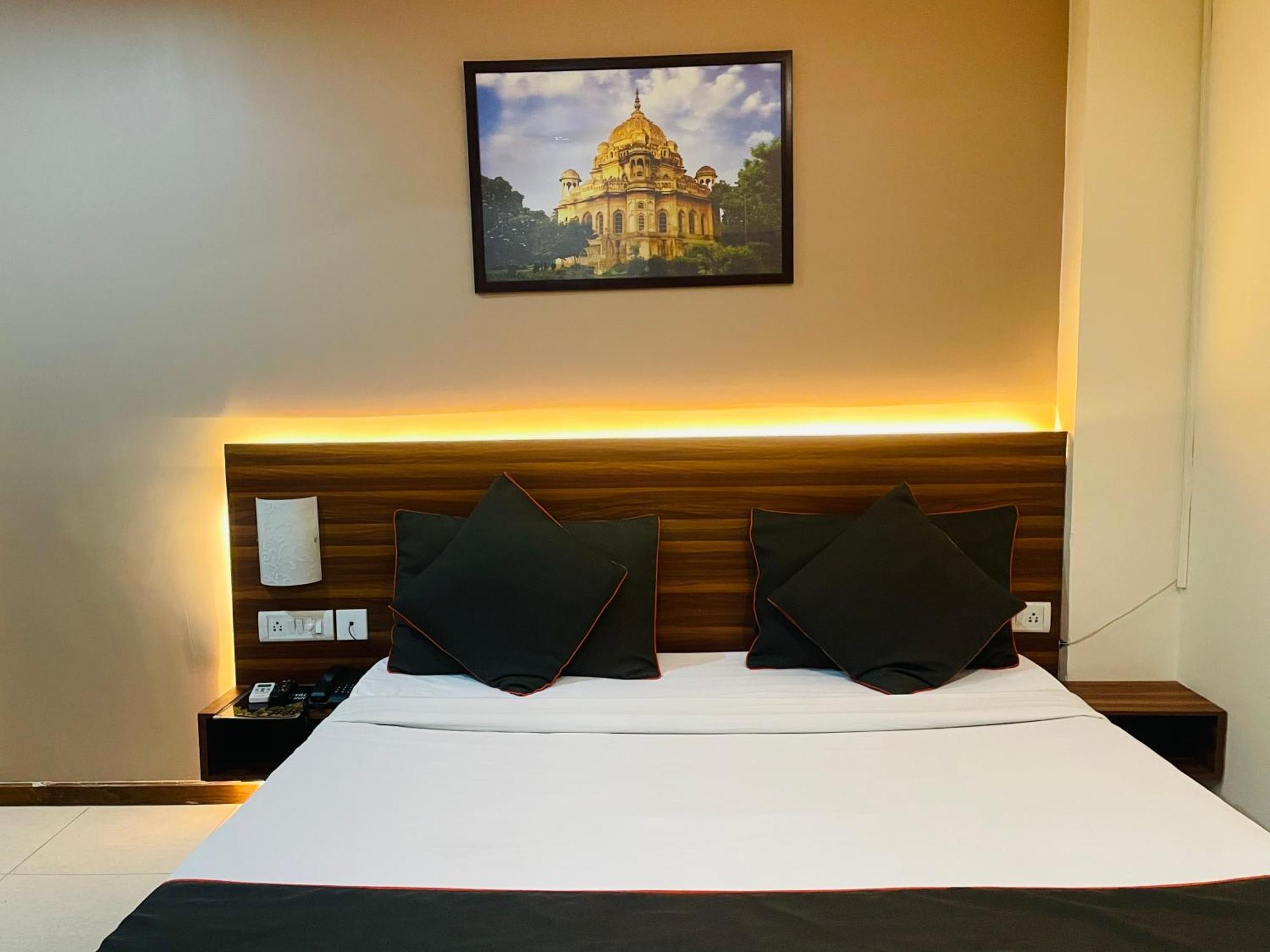 The Royal Presidency Inn 勒克瑙 外观 照片