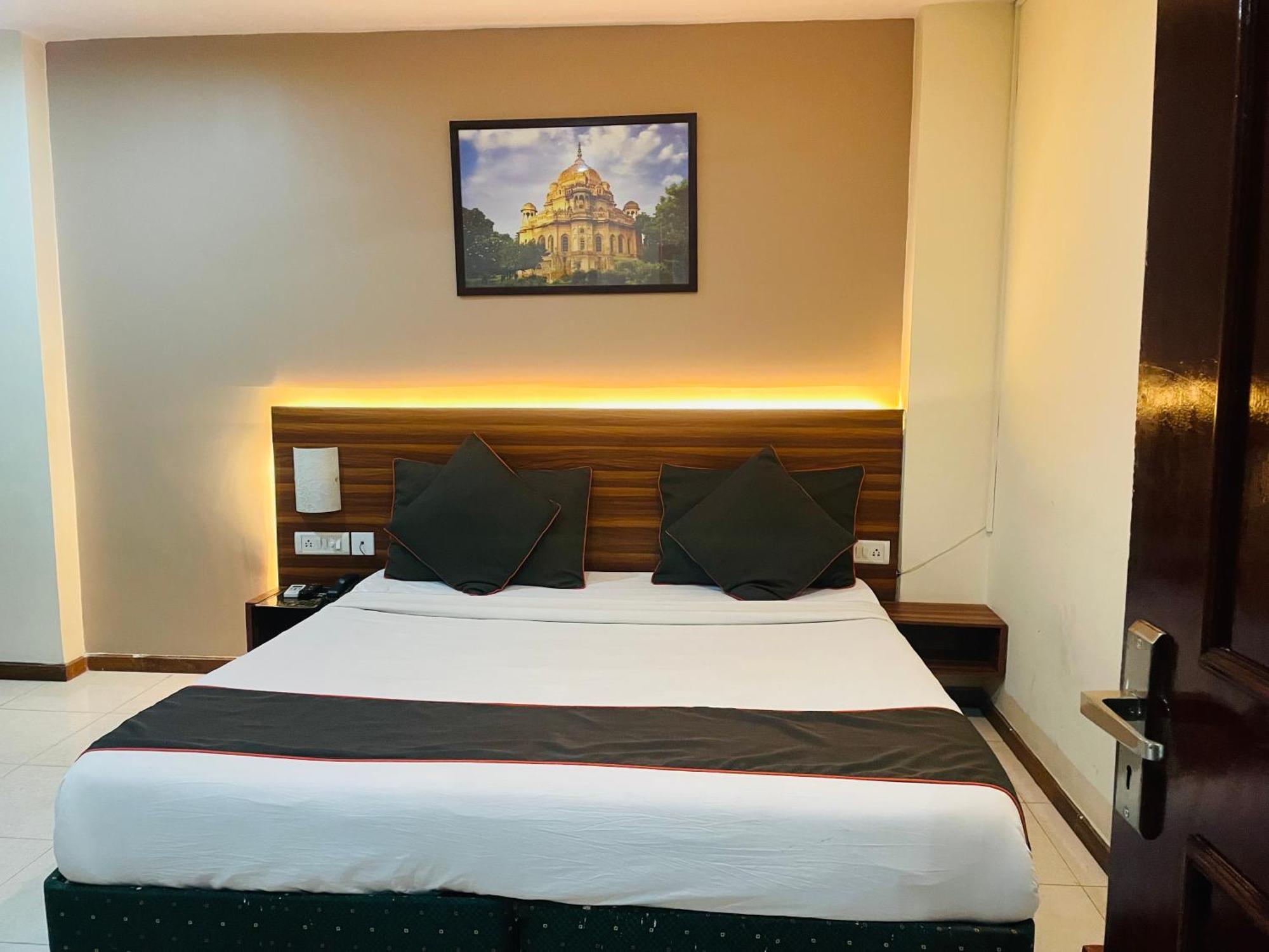 The Royal Presidency Inn 勒克瑙 外观 照片