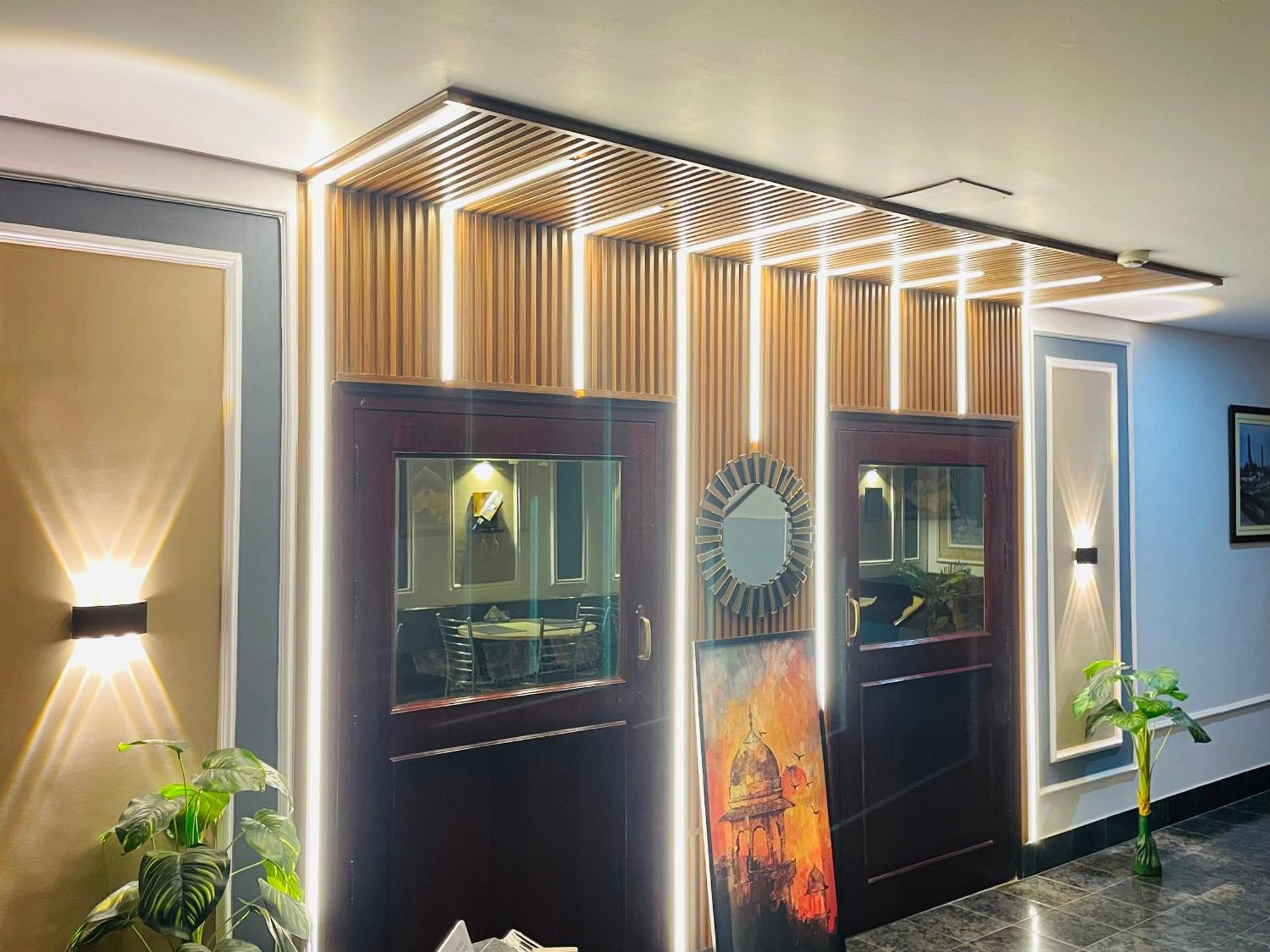 The Royal Presidency Inn 勒克瑙 外观 照片