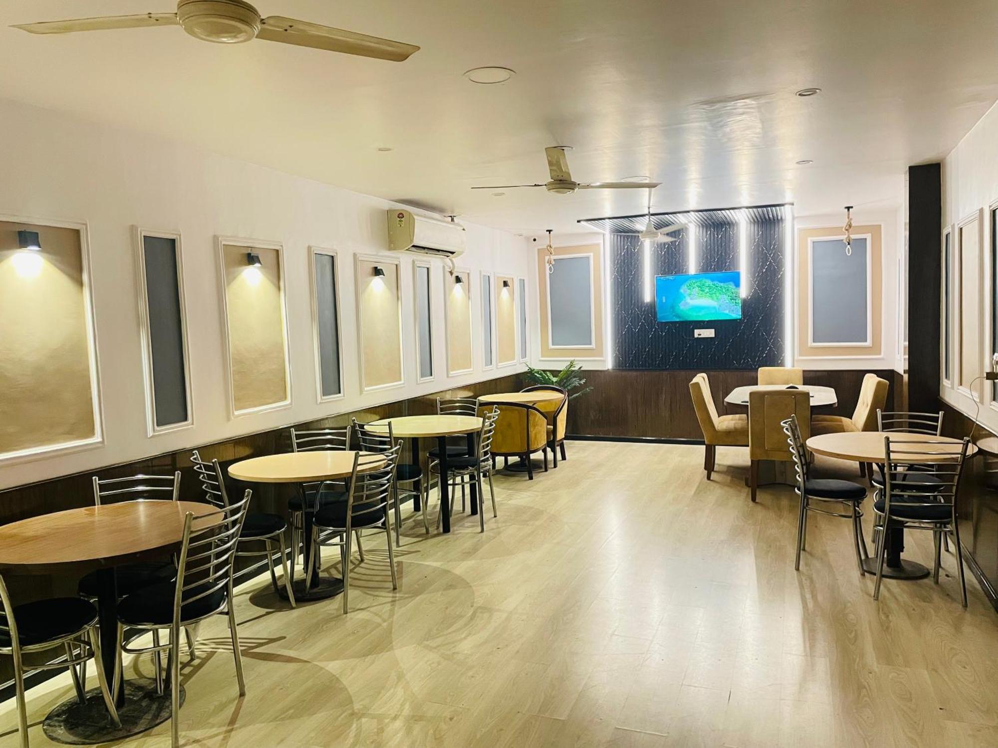 The Royal Presidency Inn 勒克瑙 外观 照片