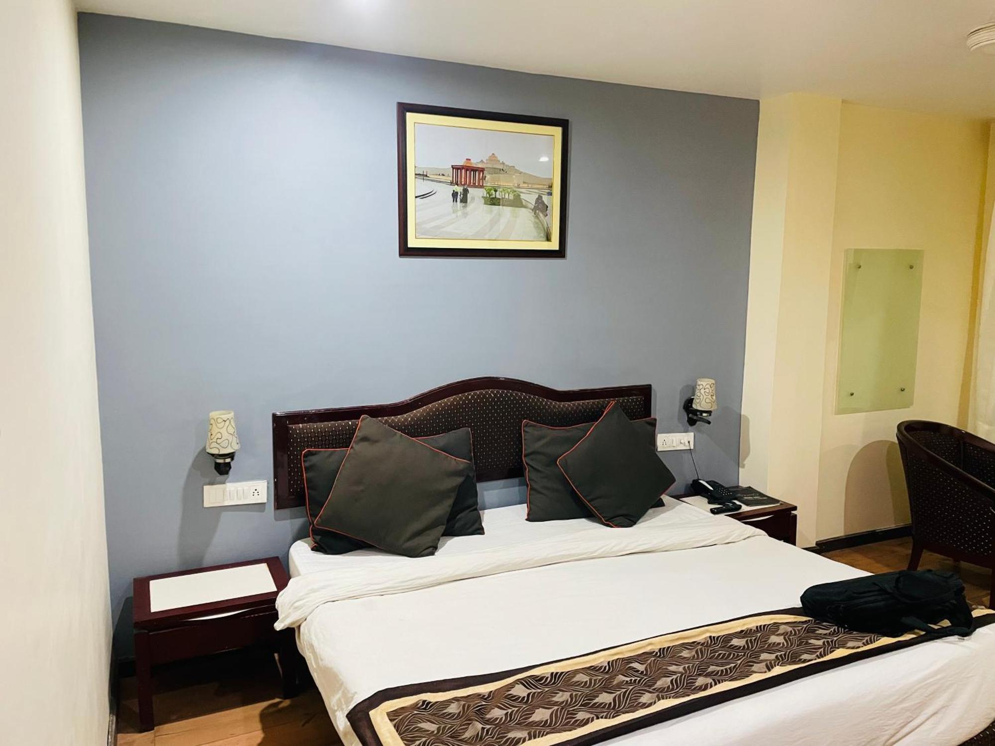 The Royal Presidency Inn 勒克瑙 外观 照片