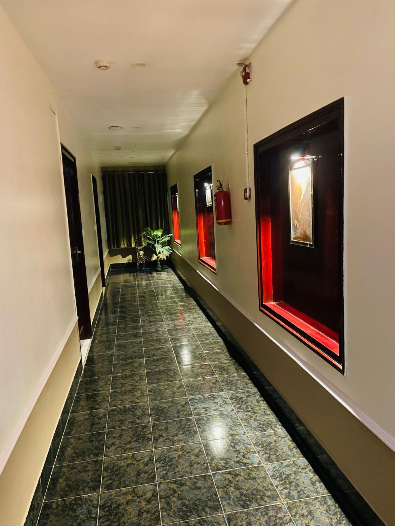 The Royal Presidency Inn 勒克瑙 外观 照片