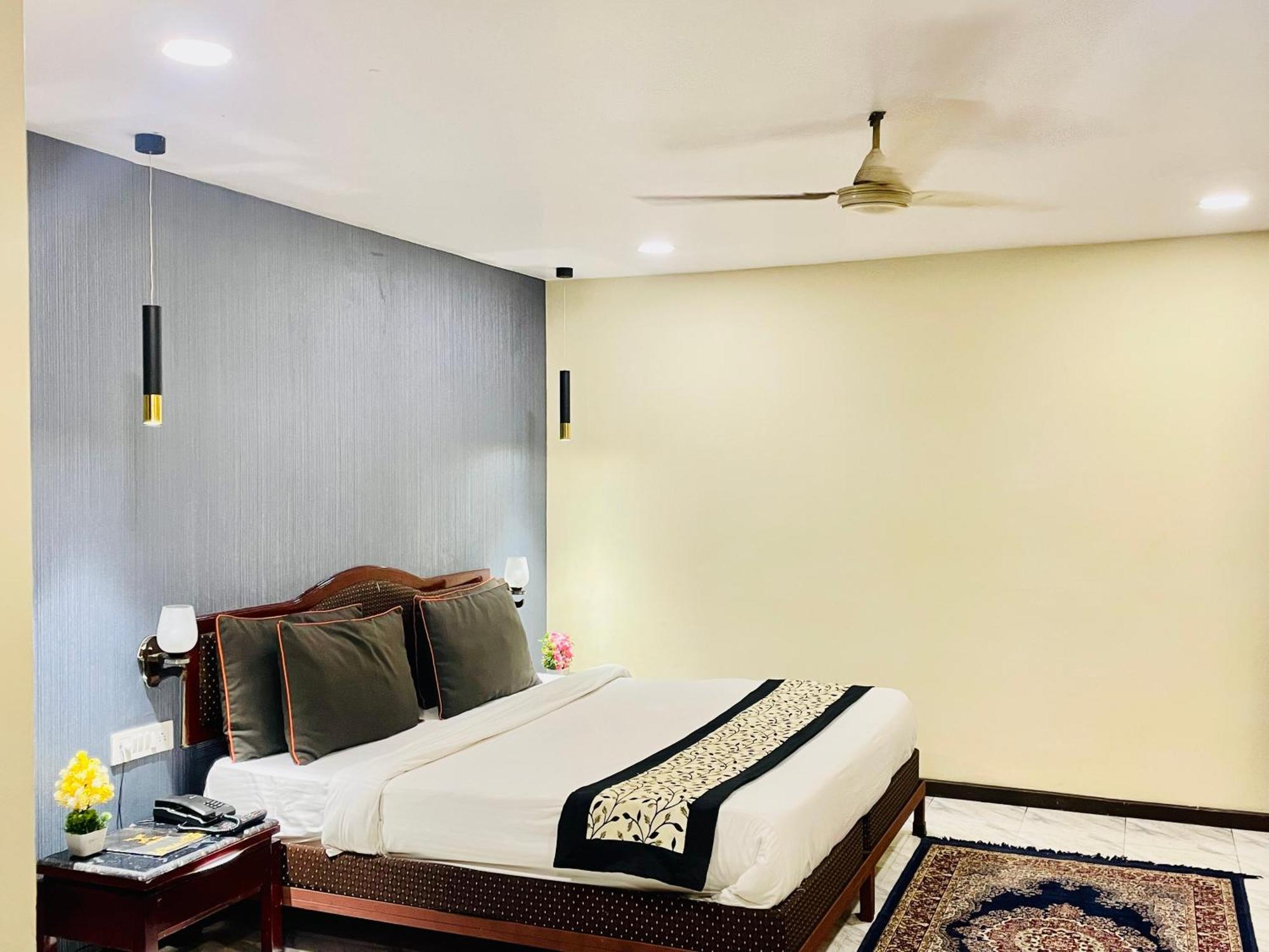 The Royal Presidency Inn 勒克瑙 外观 照片