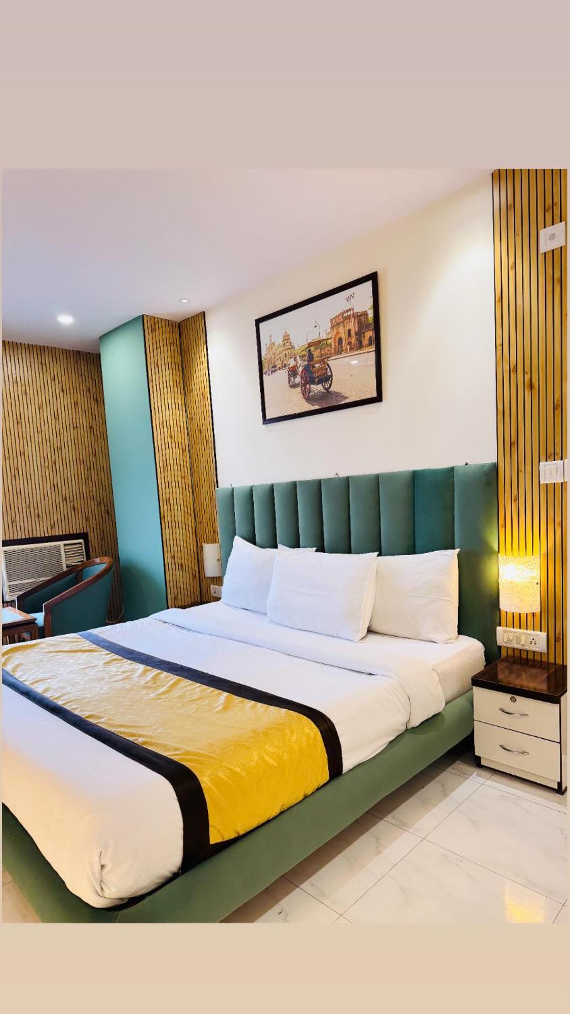 The Royal Presidency Inn 勒克瑙 外观 照片